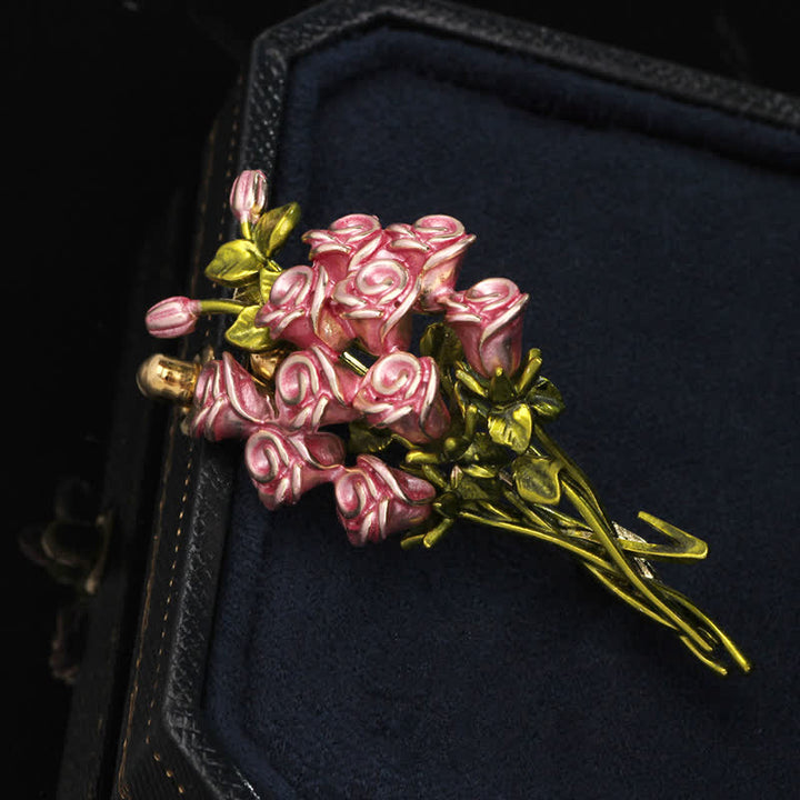 Broche con bonito ramo de rosas rosas y verdes para mujer