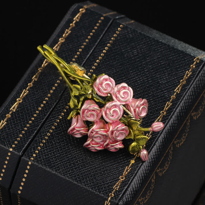 Broche con bonito ramo de rosas rosas y verdes para mujer