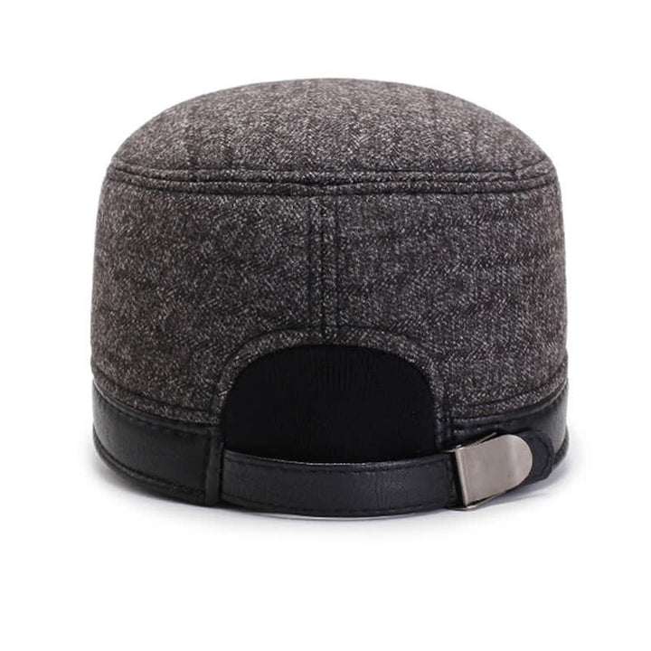 Gorro plano informal con orejeras cálidas para invierno