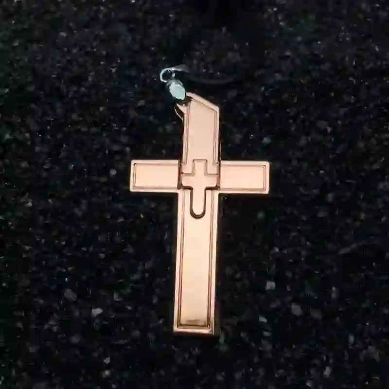 Collar con colgante de cruz mini multifunción y cuchillo oculto