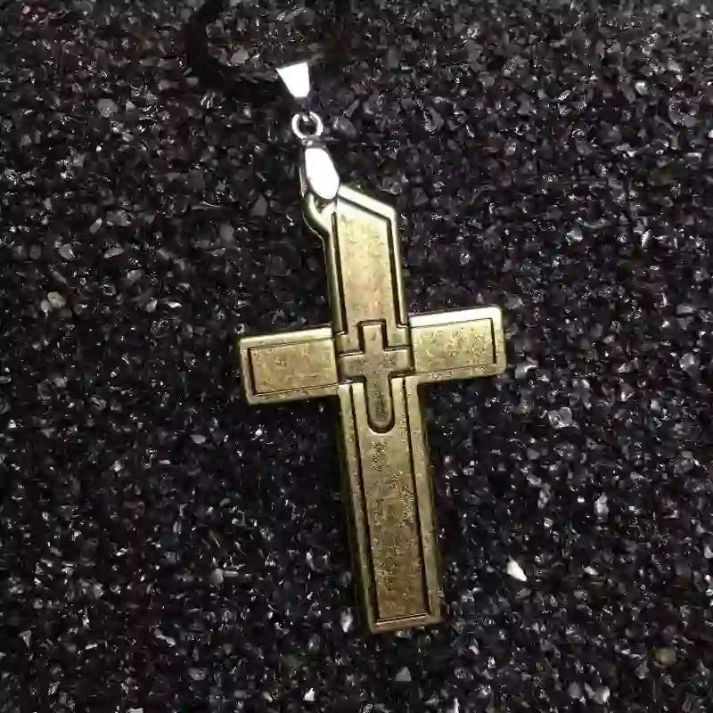 Collar con colgante de cruz mini multifunción y cuchillo oculto