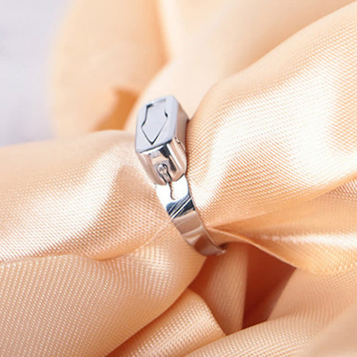 Anillo ajustable de apertura de cuchillo oculto multifuncional.