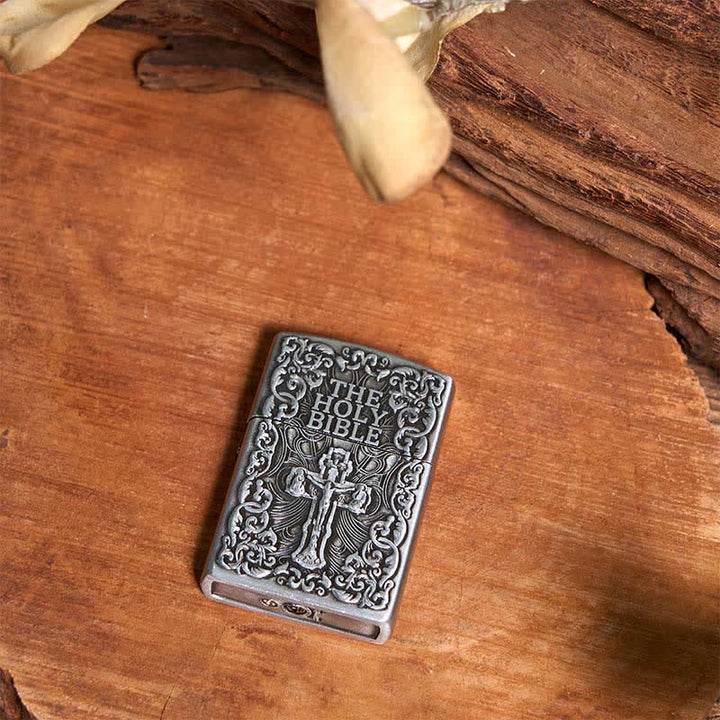 Conjunto de collar y cruz con colgante de toro de cuernos largos y encendedor de la Santa Biblia