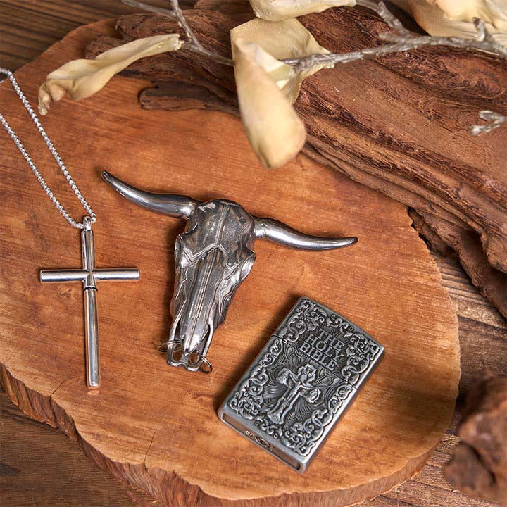 Conjunto de collar y cruz con colgante de toro de cuernos largos y encendedor de la Santa Biblia