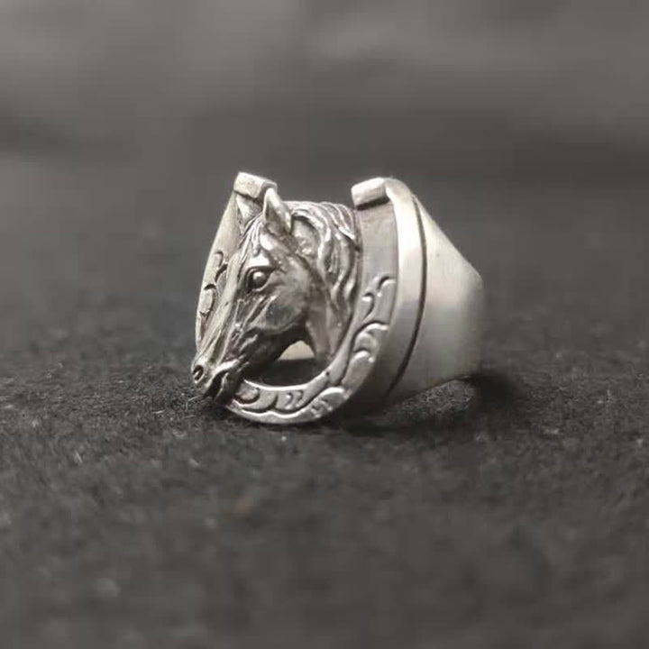 Anillo ajustable con apertura de tótem de caballo y toro de roca dominante para hombre