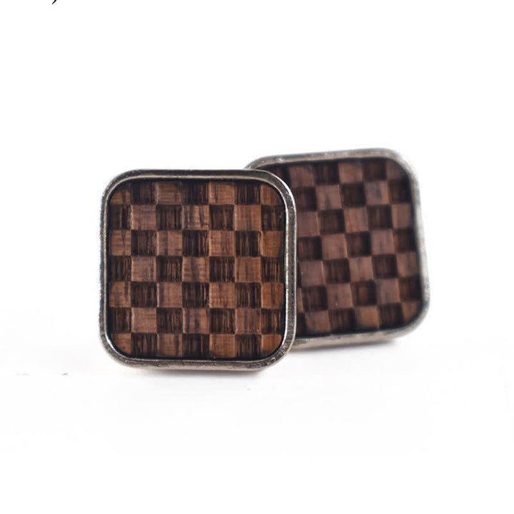Gemelos de madera para hombre con cuadrados pequeños de tablero de ajedrez oscurecidos