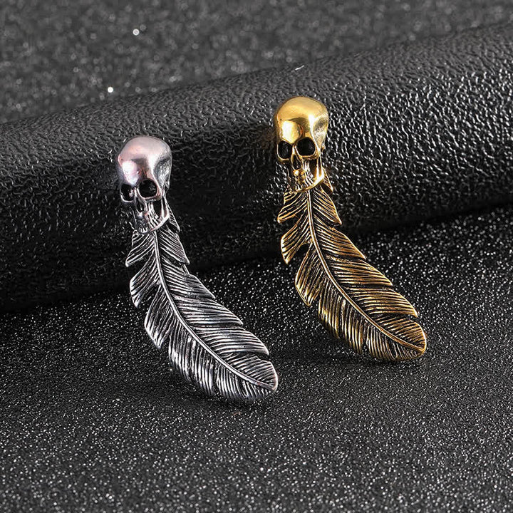 Broche con forma de calavera y pluma de estilo hip hop