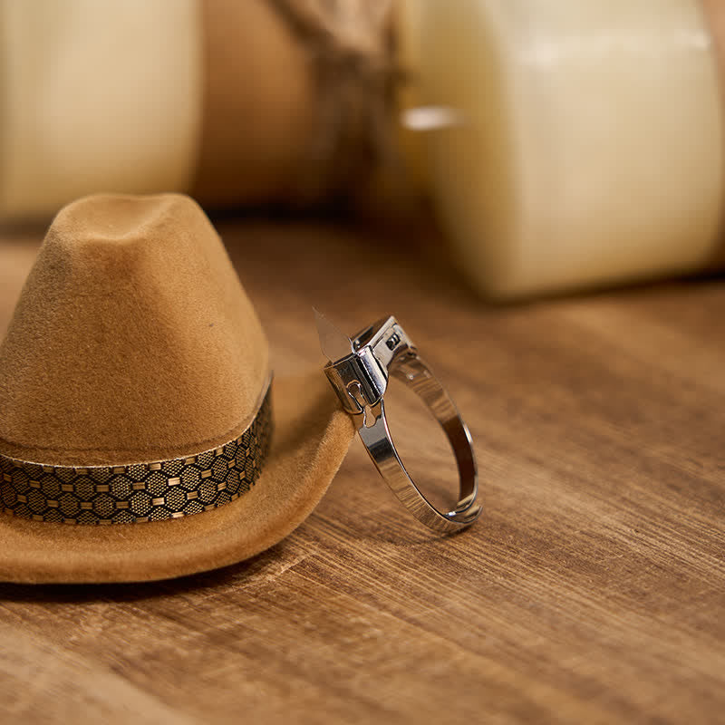 Conjunto de anillo con colgante de toro de cuernos largos y hoja oculta