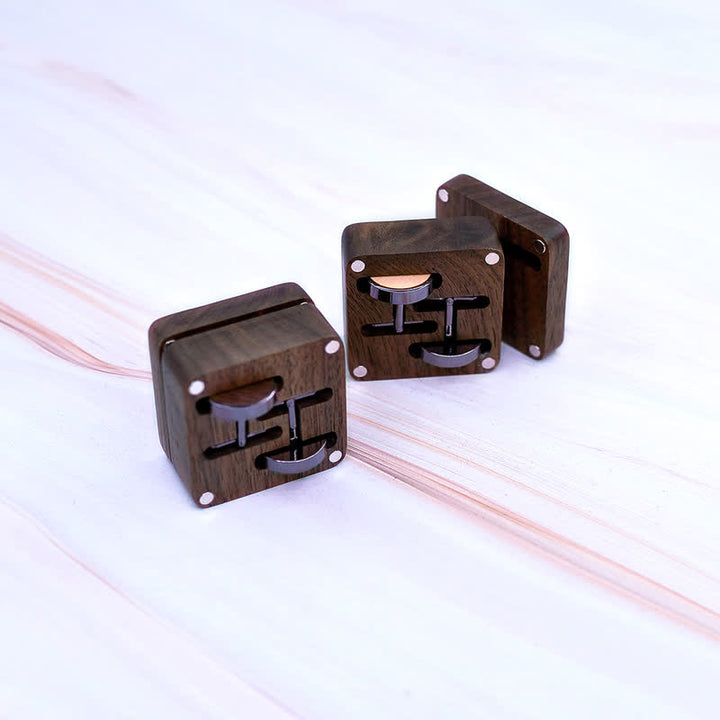 Gemelos de madera de nogal negro con diseño de buzón grabado para hombre
