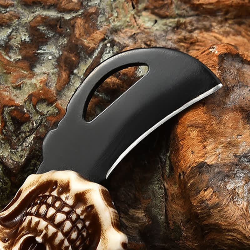Mini cuchillo plegable con diseño de calavera creativa y llavero con cadena.
