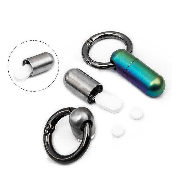 Llavero compacto y resistente al agua con forma de pastillero