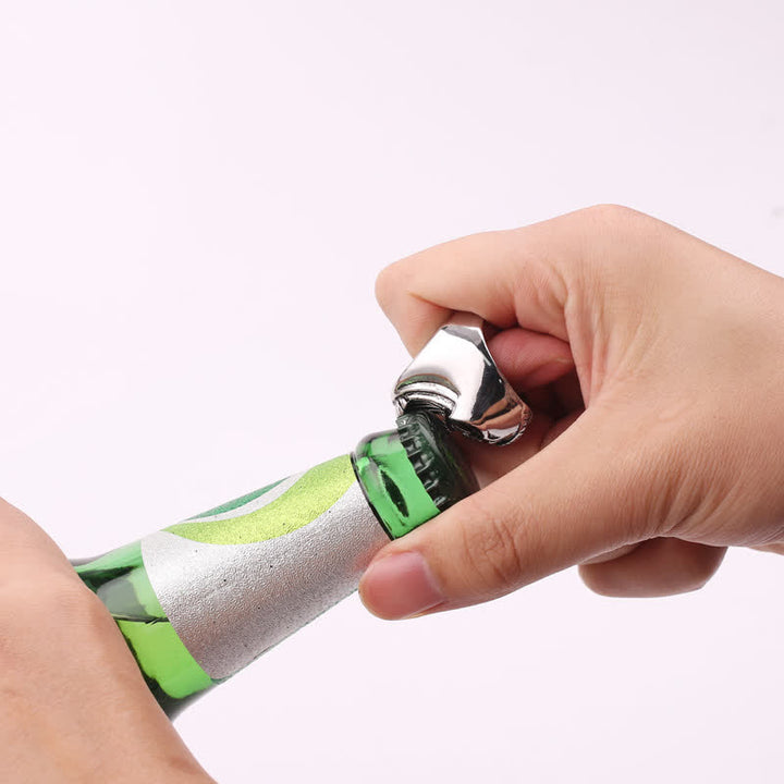 Anillo abridor de botellas con forma de calavera sonriente gótica