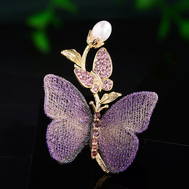 Broche de perlas de agua dulce con diseño de mariposa bordada para mujer