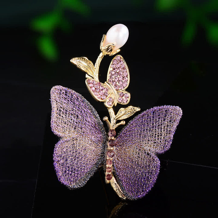 Broche de perlas de agua dulce con diseño de mariposa bordada para mujer