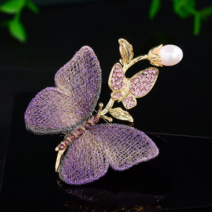 Broche de perlas de agua dulce con diseño de mariposa bordada para mujer