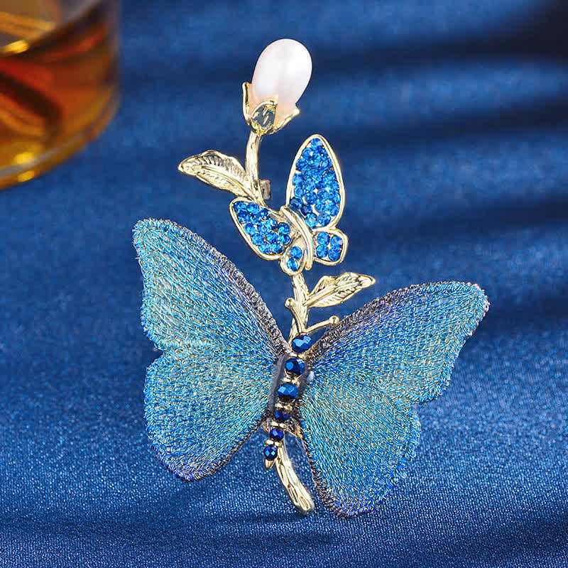 Broche de perlas de agua dulce con diseño de mariposa bordada para mujer