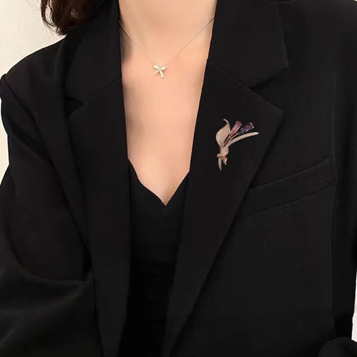 Broche de flor delicada de lirio morado para mujer