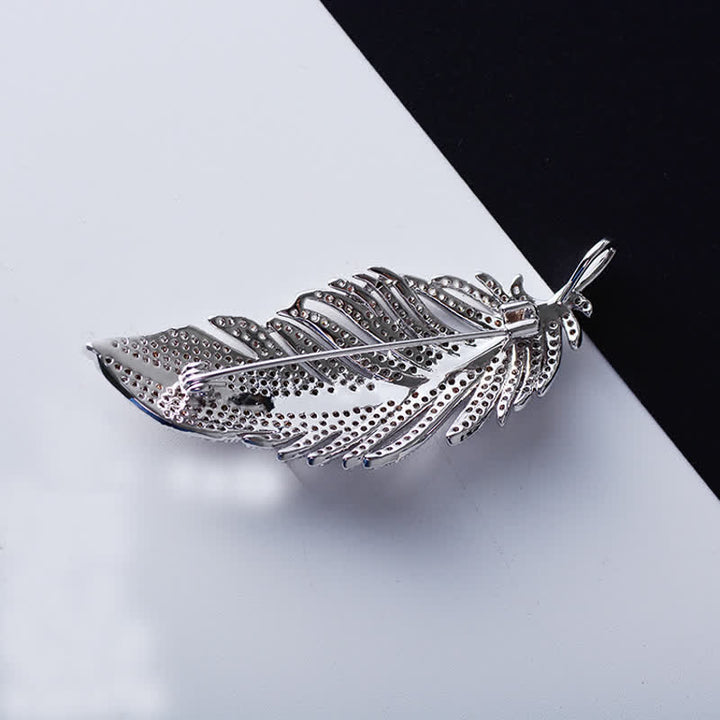 Broche minimalista de plumas de circonita plateada para mujer