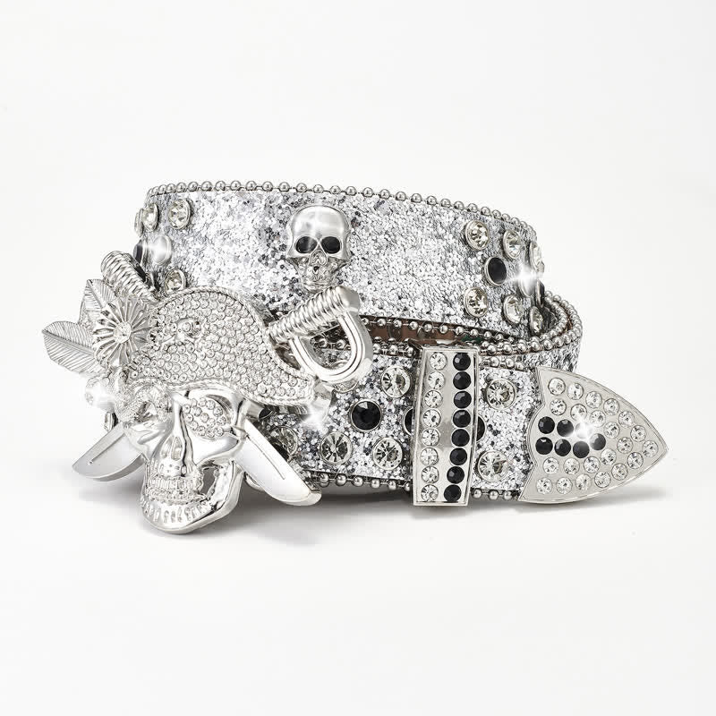Cinturón de cuero con tachuelas y diamantes de imitación con hebilla pirata estilo punk