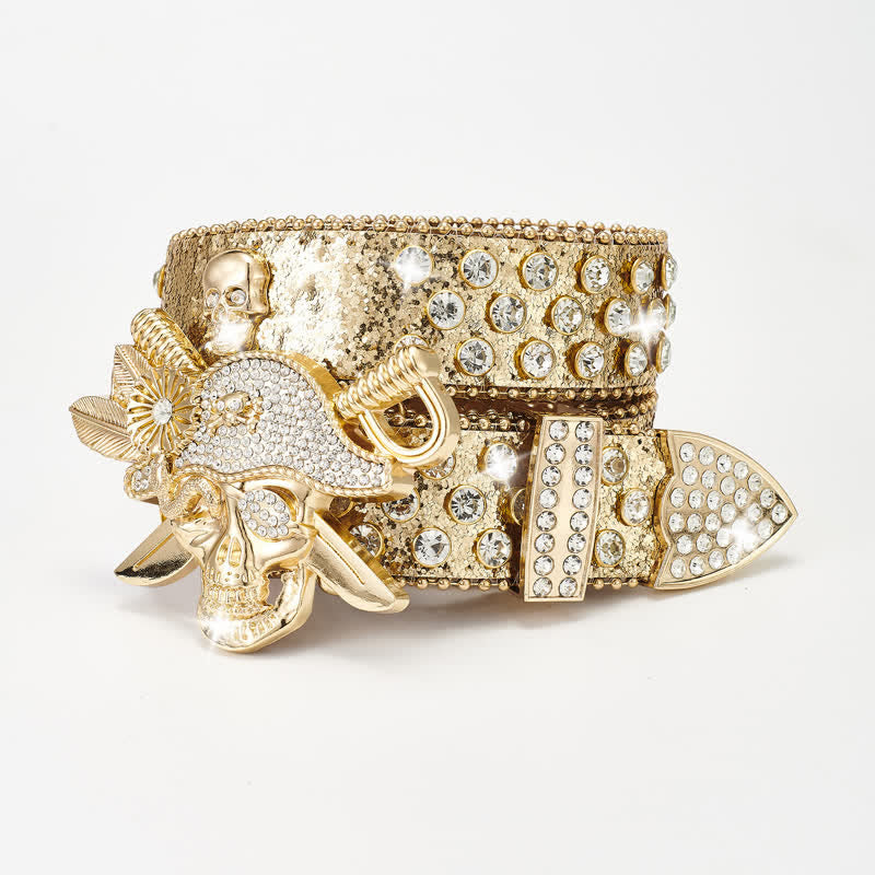 Cinturón de cuero con tachuelas y diamantes de imitación con hebilla pirata estilo punk