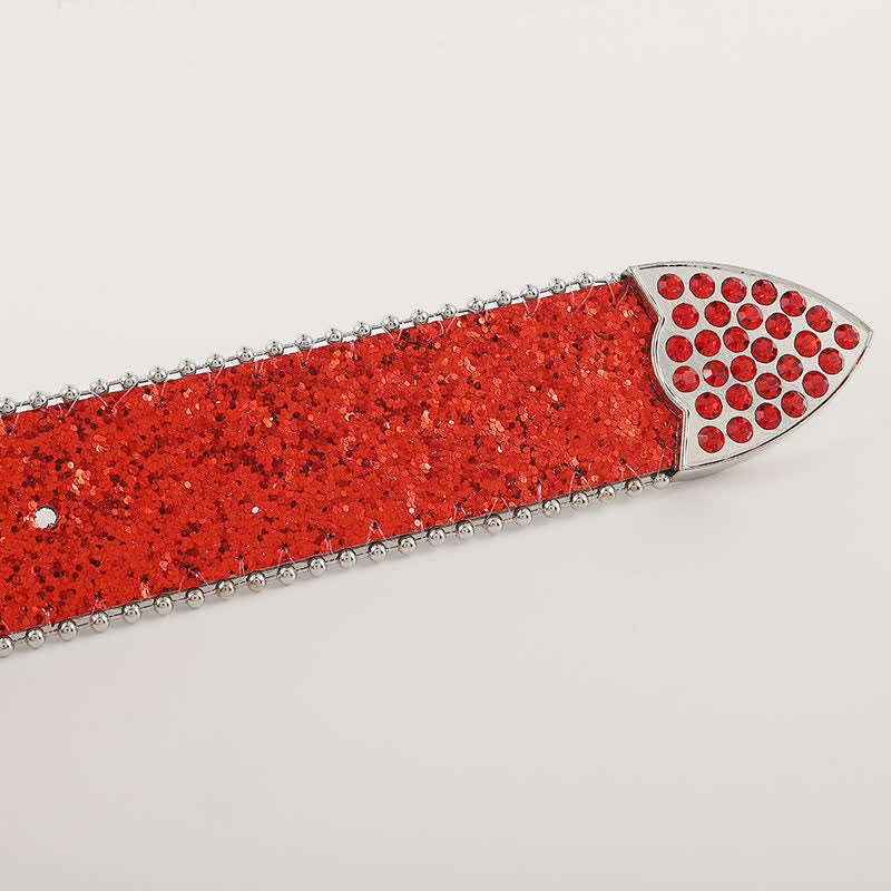Cinturón de cuero con remaches en forma de bala y hebilla de diamantes de imitación con calavera de roca