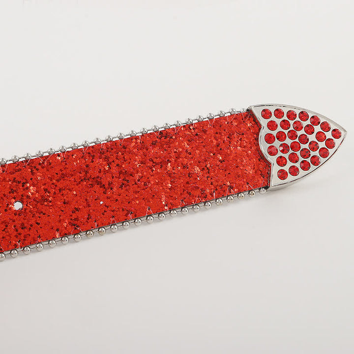 Cinturón de cuero con remaches en forma de bala y hebilla de diamantes de imitación con calavera de roca