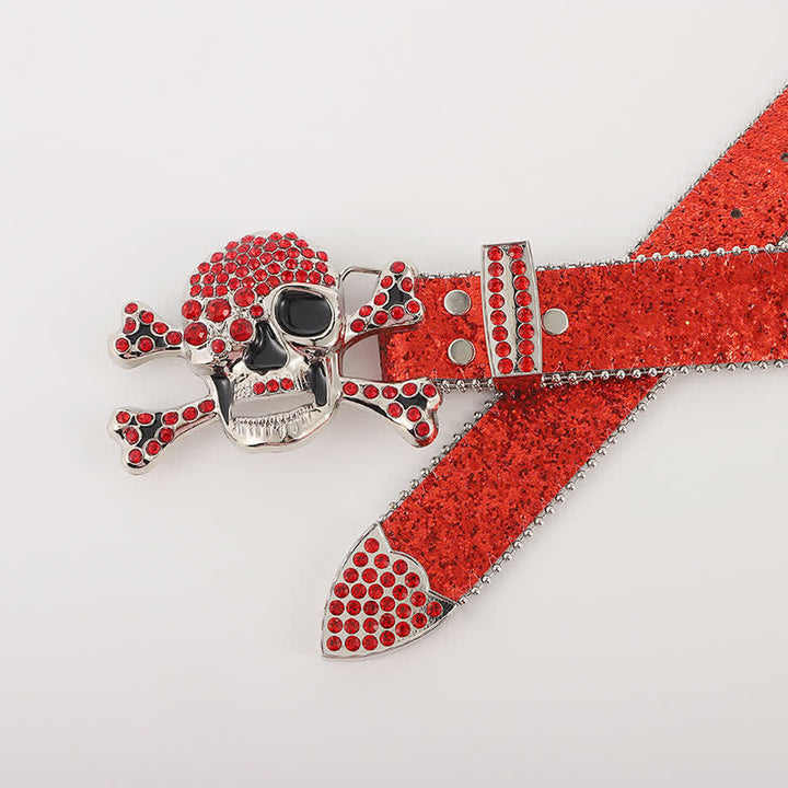 Cinturón de cuero con remaches en forma de bala y hebilla de diamantes de imitación con calavera de roca