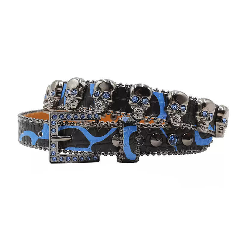 Cinturón de cuero con estampado de leopardo y remaches de calavera gótica elegante