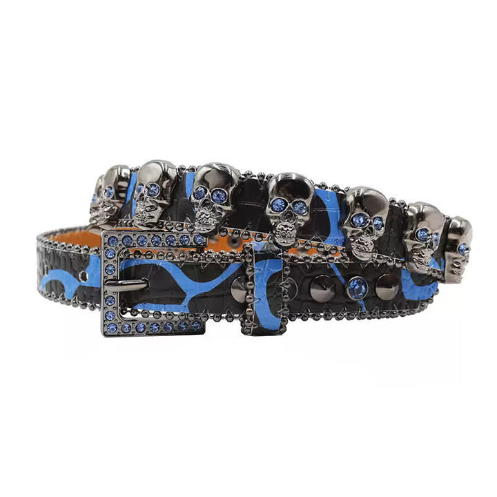 Cinturón de cuero con estampado de leopardo y remaches de calavera gótica elegante