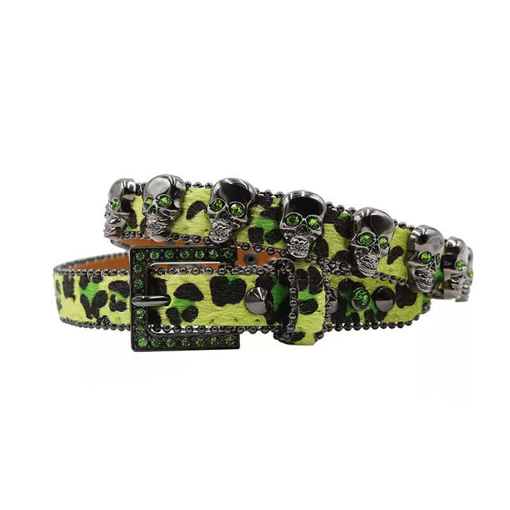 Cinturón de cuero con estampado de leopardo y remaches de calavera gótica elegante