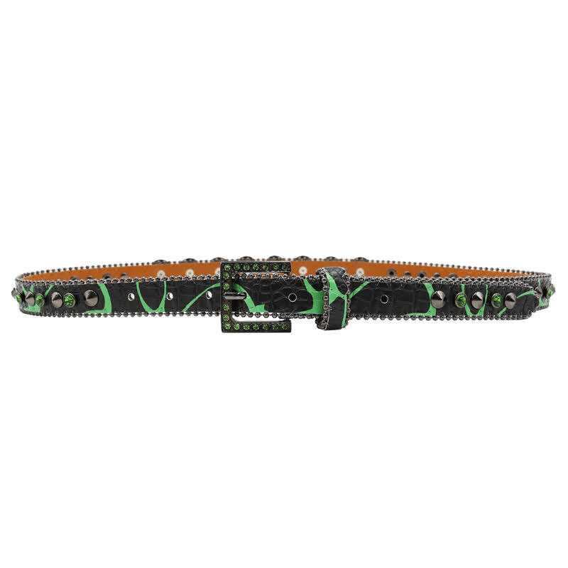 Cinturón de cuero con estampado de leopardo y remaches de calavera gótica elegante
