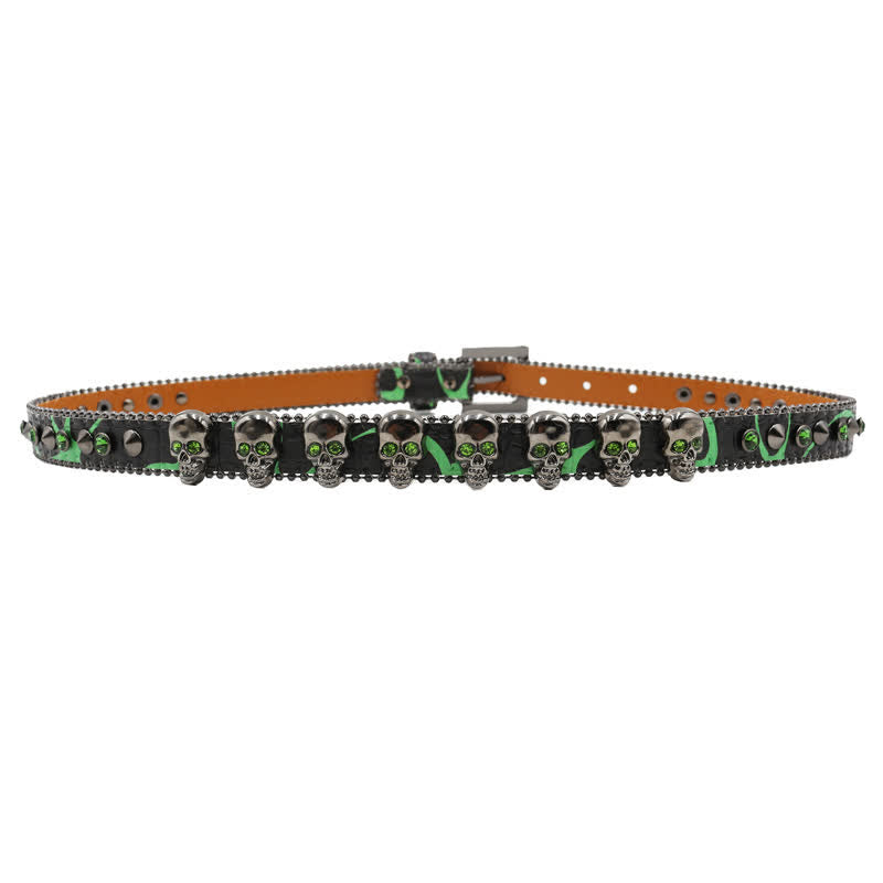 Cinturón de cuero con estampado de leopardo y remaches de calavera gótica elegante