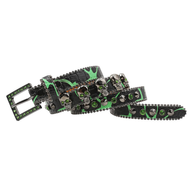 Cinturón de cuero con estampado de leopardo y remaches de calavera gótica elegante