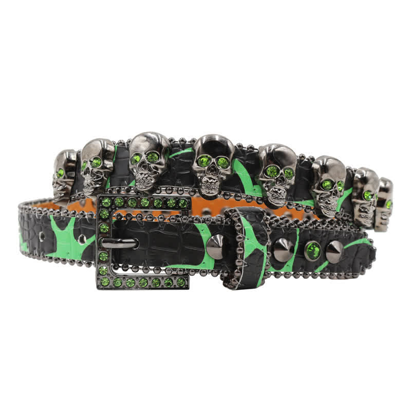 Cinturón de cuero con estampado de leopardo y remaches de calavera gótica elegante