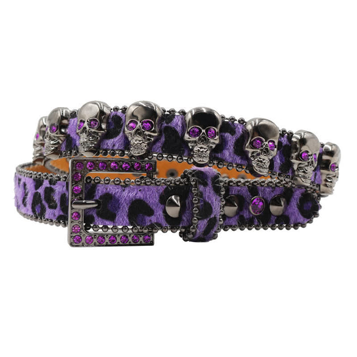 Cinturón de cuero con estampado de leopardo y remaches de calavera gótica elegante