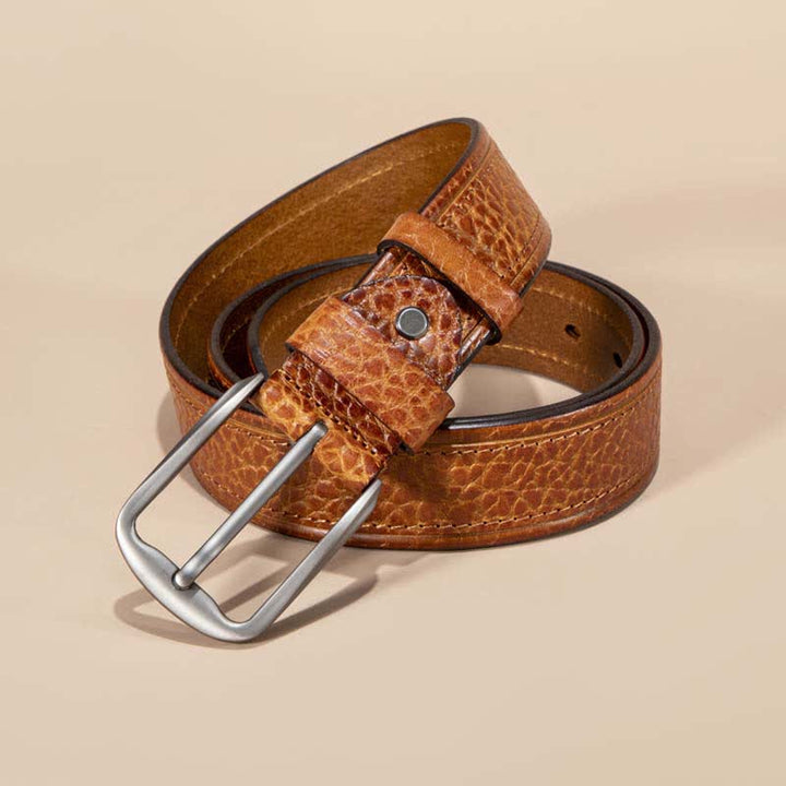 Cinturón de piel de vaca informal con estampado de piel de serpiente y costuras.