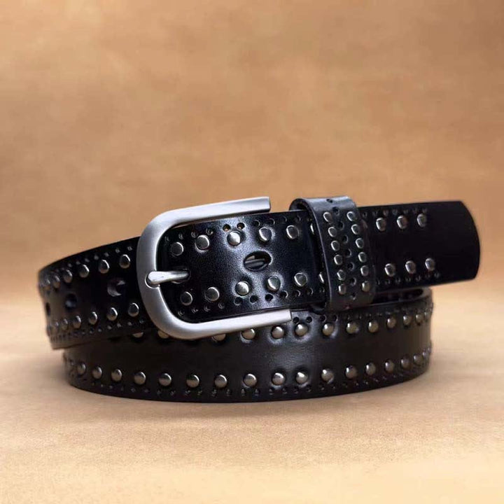 Cinturón de cuero con remaches de metal punk de color puro antiguo