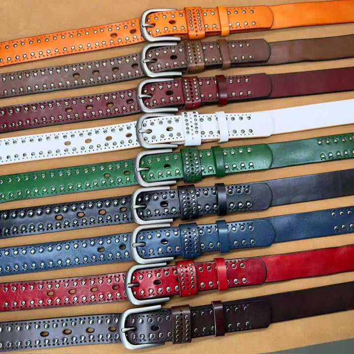 Cinturón de cuero con remaches de metal punk de color puro antiguo