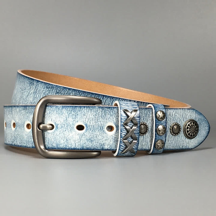 Cinturón de cuero con remaches plateados, azul y blanco frotado, estilo retro