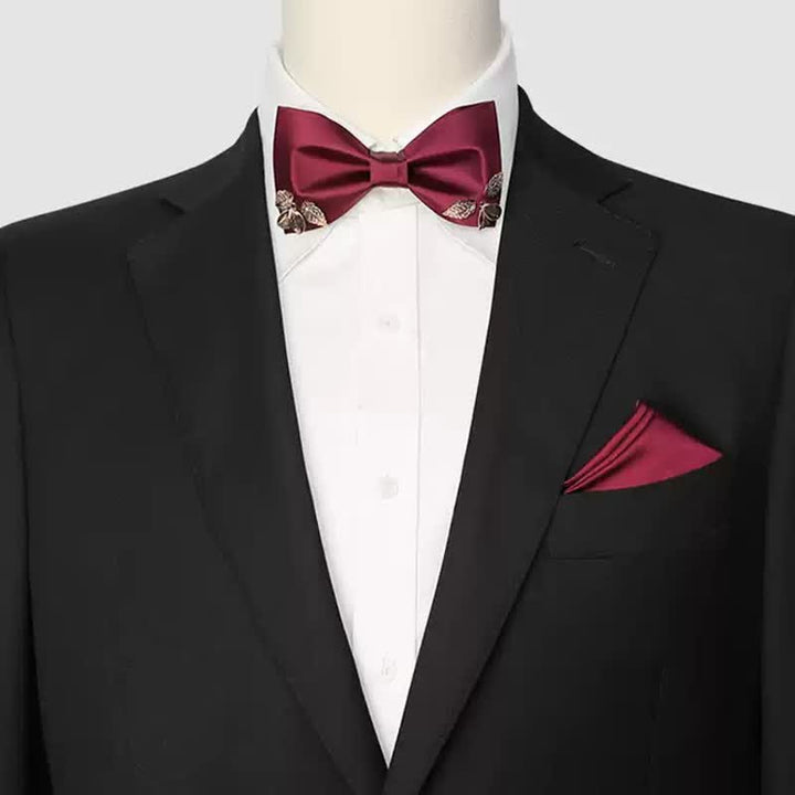 Pajarita para hombre con adornos de hojas de metal color burdeos