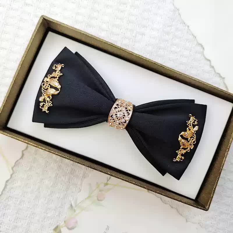 Pajarita de dos capas con ramas de pájaros y metal dorado para hombre