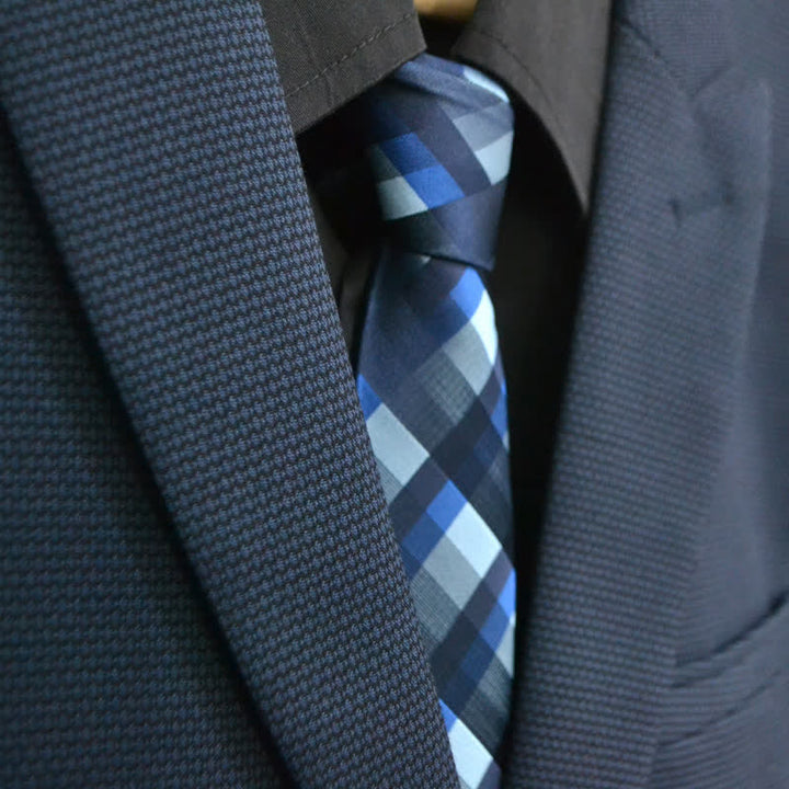 Corbata estrecha informal a cuadros modernos para hombre