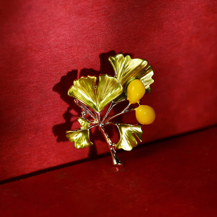 Broche elegante de hoja de ginkgo amarilla para mujer