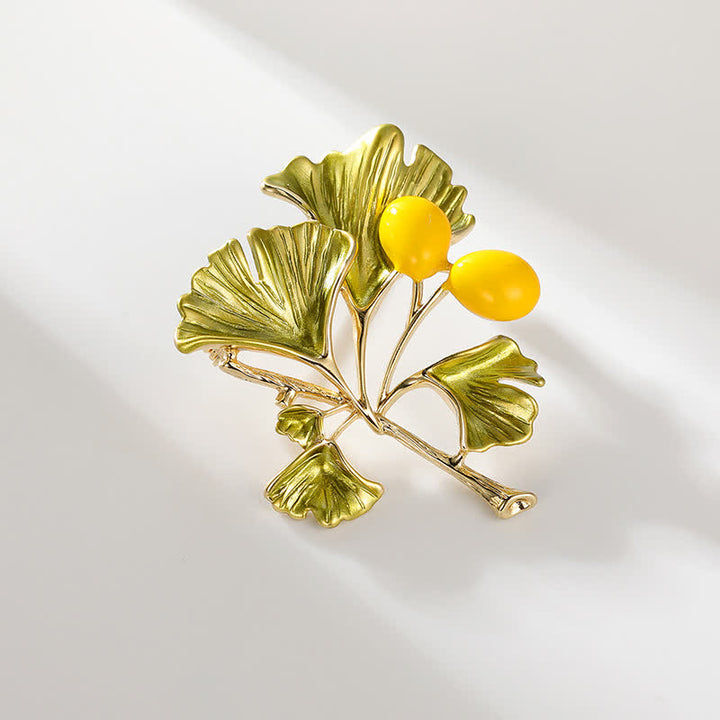 Broche elegante de hoja de ginkgo amarilla para mujer