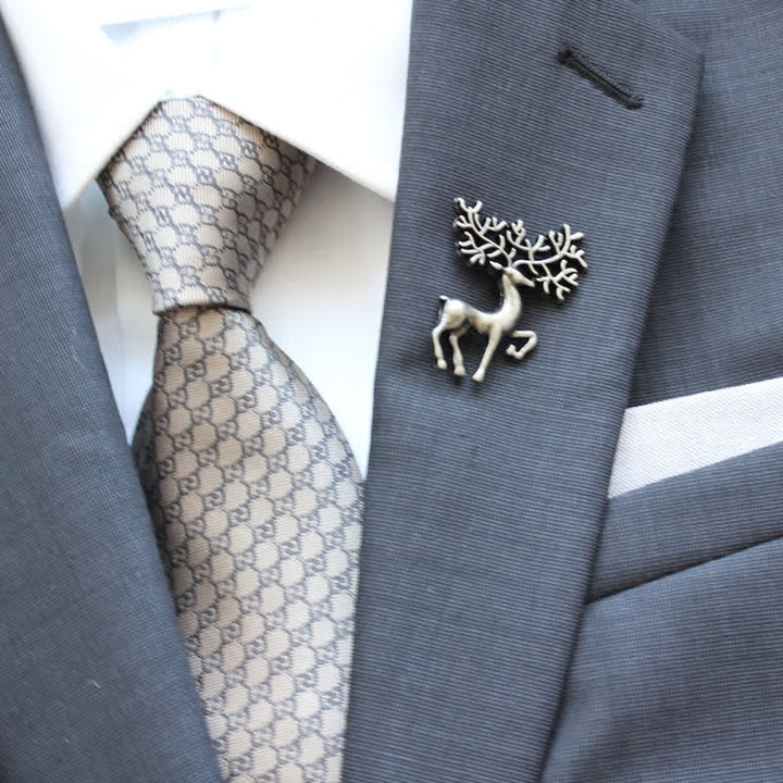 Broche de accesorio para traje de hombre con ciervo y alce navideño de plata