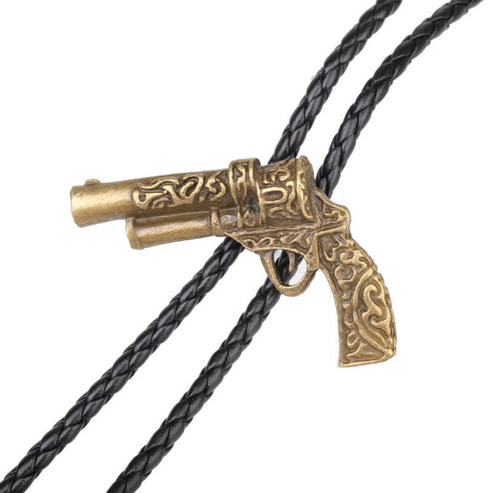 Colgante de pistola con forma de rodeo tallado