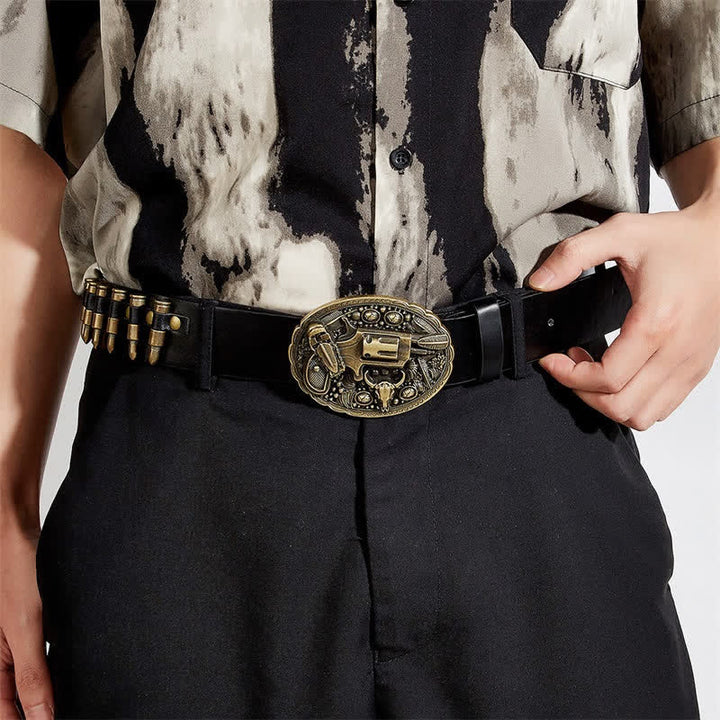 Cinturón de cuero con remaches y hebillas con estampado de pistola en 3D