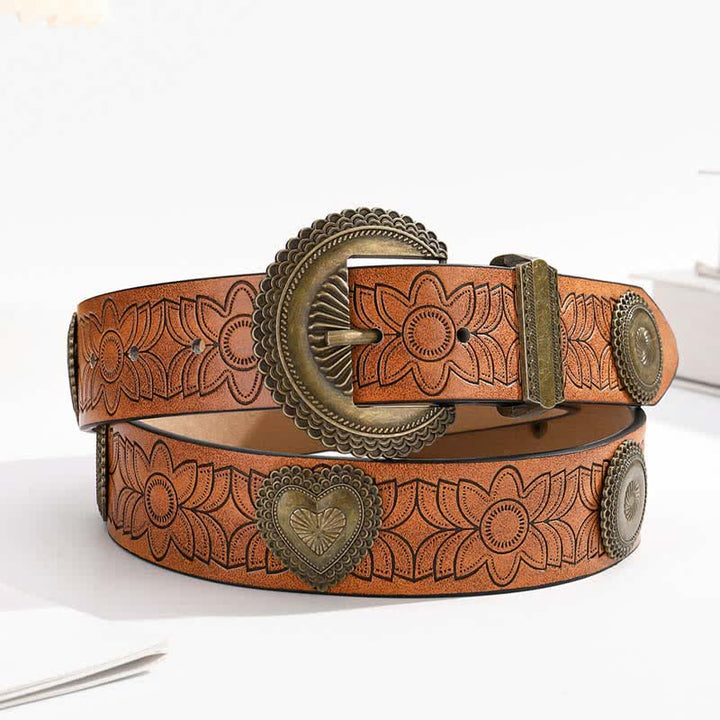 Cinturón de piel con estampado floral incrustado con remaches redondos y en forma de corazón