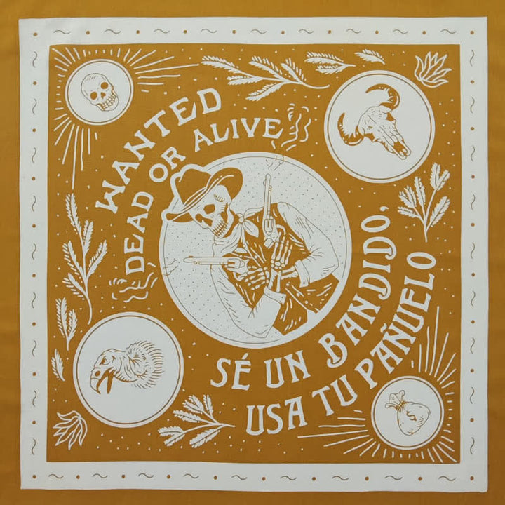 Bufanda cuadrada con estampado de calavera pirata en amarillo y blanco