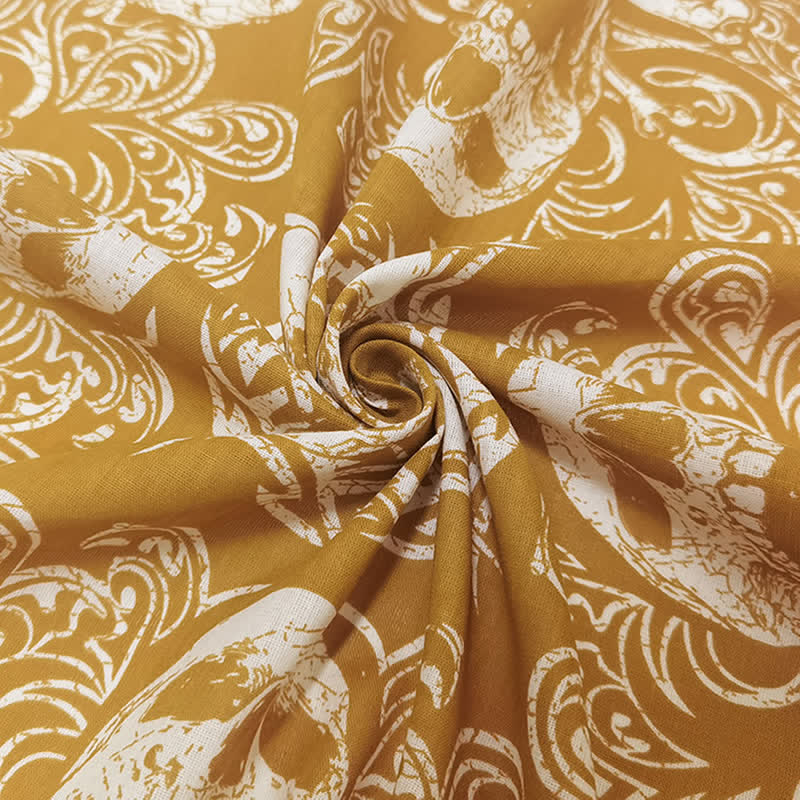 Bufanda cuadrada con estampado de calavera pirata en amarillo y blanco